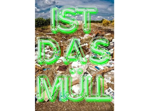 Müllberg und darüber grüne Schrift: Ist das Müll