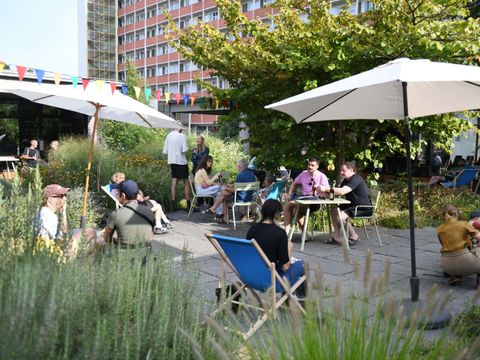 Eine Veranstaltung im Garten der Hansabibliothek