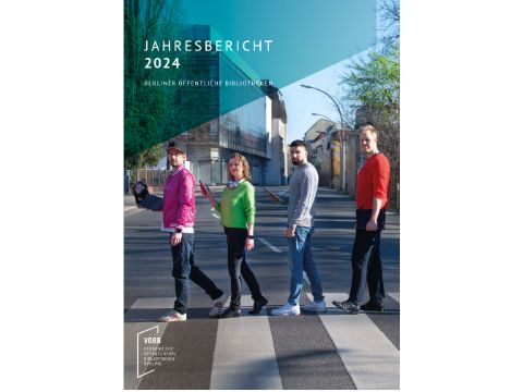 Deckblatt: Jahresbericht 2024 des VÖBB: Drei Männer und eine Frau laufen über einen Zebrastreifen