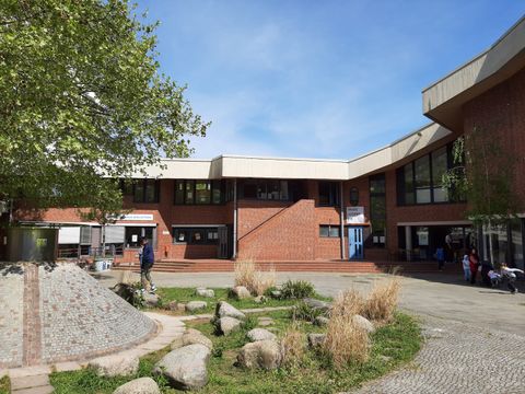 Gertrud-Junge-Bibliothek und Trude-Jugend-Bib. im Gemeinschaftshaus Gropiusstadt
