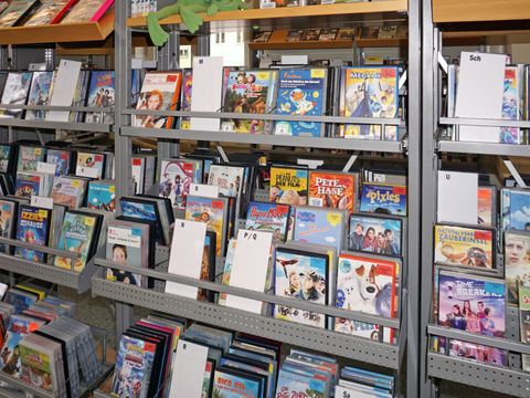 DVDs im Regal