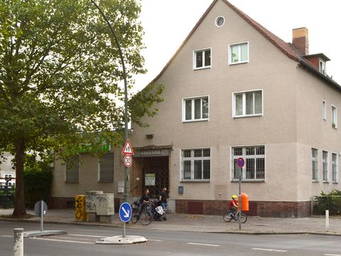 Gebäude der Bibliothek Wilhelmsruh.