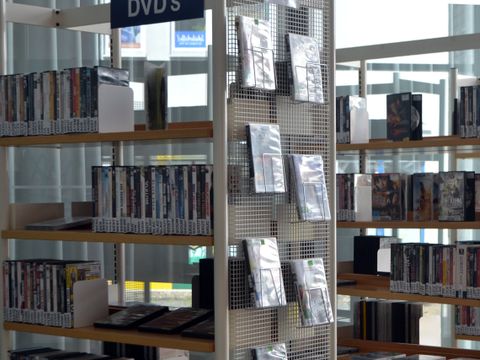 Mediathek in der Bibliothek Karow