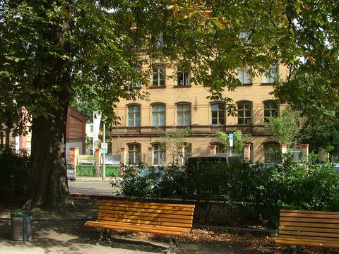 Außenansicht der Bibliothek am Wasserturm