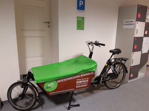 Lastenrad in der Janusz-Korczak-Bibliothek