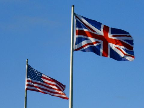 Flaggen der Vereinigten Staaten von Amerika und des Vereinigten Königreichs