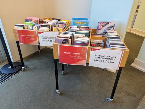 Mini-Bücherflohmarkt Humboldt-Bibliothek