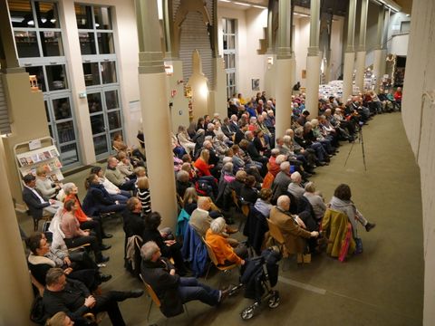Humboldt-Bibliothek von außen rechte Seite