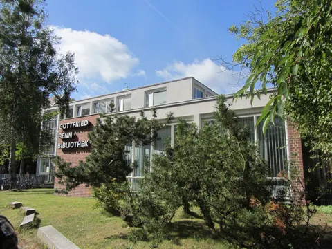 Frontansicht Gottfried-Benn-Bibliothek