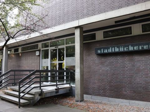 Eingang der Stadtteilbibliothek Lankwitz