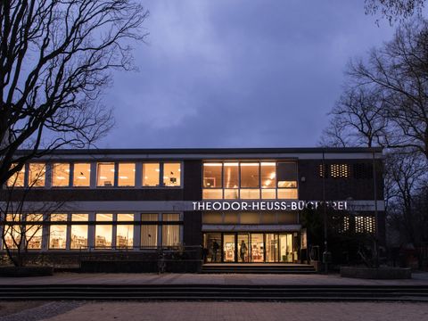 Außenansicht in der Dunkelheit