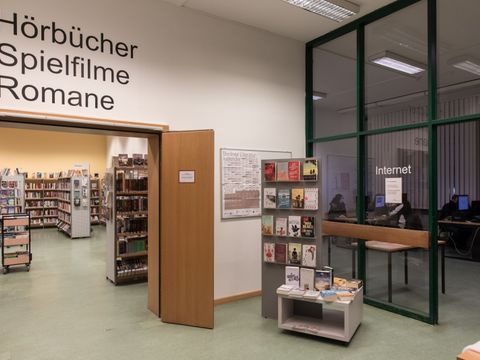 Innenansicht_Erdgschoss Durchgang Hörbücher