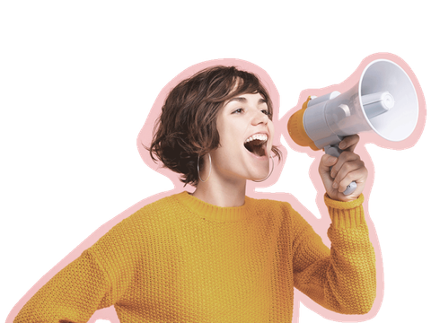 Frau im gelben Pullover mit Megaphone in der Hand