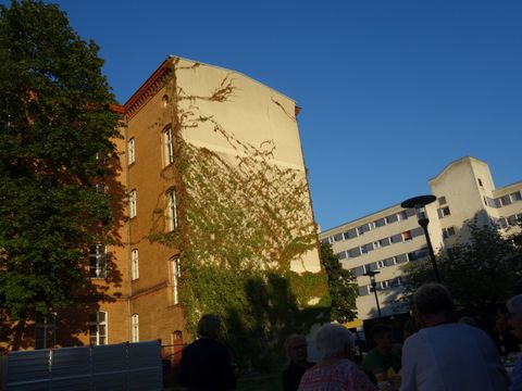 Vineta-Grundschule in der Sonne