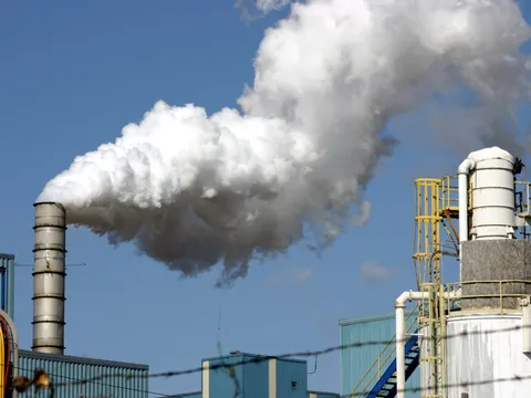 rauchender Industriekamin