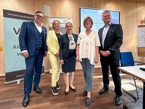 Gruppenbild Prof. Dr. Marc Rüger, Ellen Cavdarci, Caroline Raps, Frauke Mönkeberg, Staatssekretär Wolfgang Schyrocki