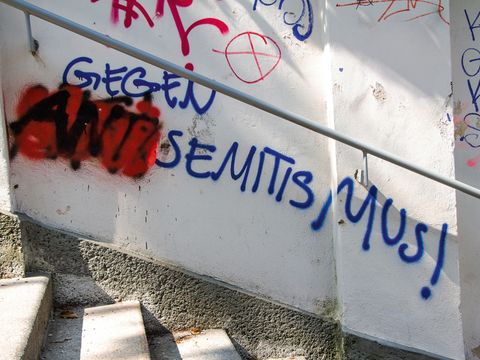 Grafitty auf Stein