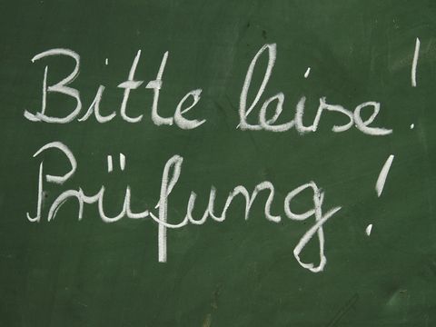Bitte leise! Prüfung!