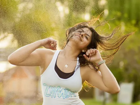 Frau bei Zumba-Übung