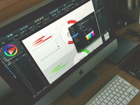 Notebookbildschirm mit Grafikprogramm