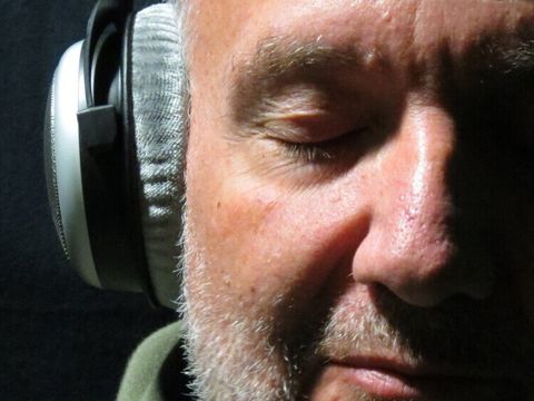 Mann mit Kopfhörer
