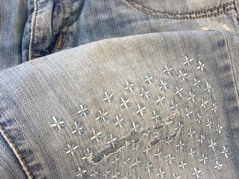 Visible Mending - reparierte Hose mit Sashiko.