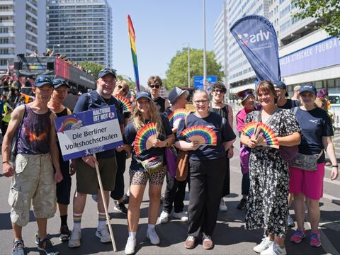 Das vhs-Team vor der Parade - 2026
