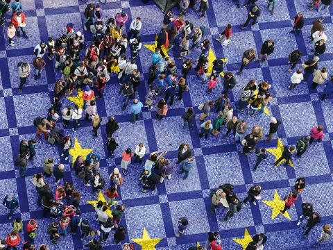 Crowd,Of,People,From,Above,Bird's,Eye,View