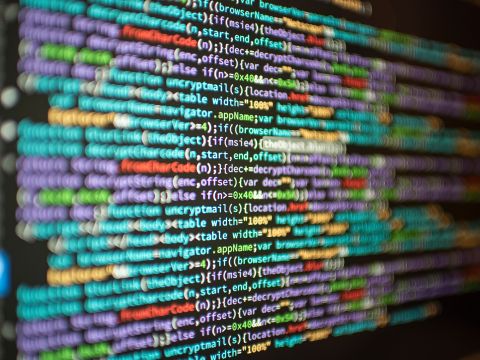 ein Screen mit bunten Coding-Zeilen