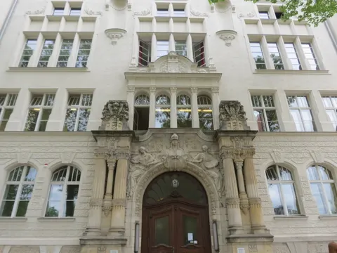 Hauptgebäude der vhs Tempelhof-Schöneberg, Eingang