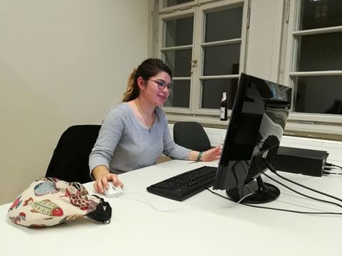 Frau am Computer