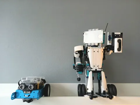 zwei Roboter