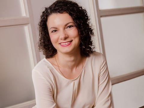 Foto der Kursleitenden Bettina Stoi