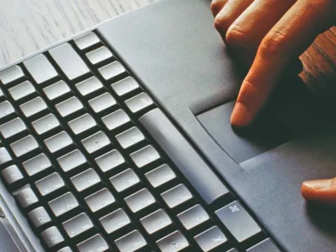 Laptop und Taste
