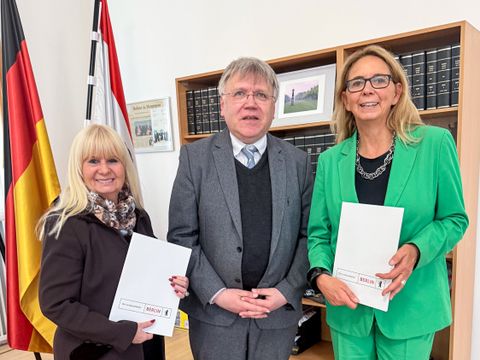 Innensenatorin Iris Spranger_Landeswahlleiter Stephan Bröchler_Polizeipräsidentin Barbara Slowik Meisel (c) Landeswahlamt