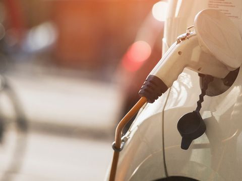 Elektroauto an Ladestation