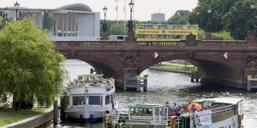 Bootsfahrt durch Berlin auf der Spree