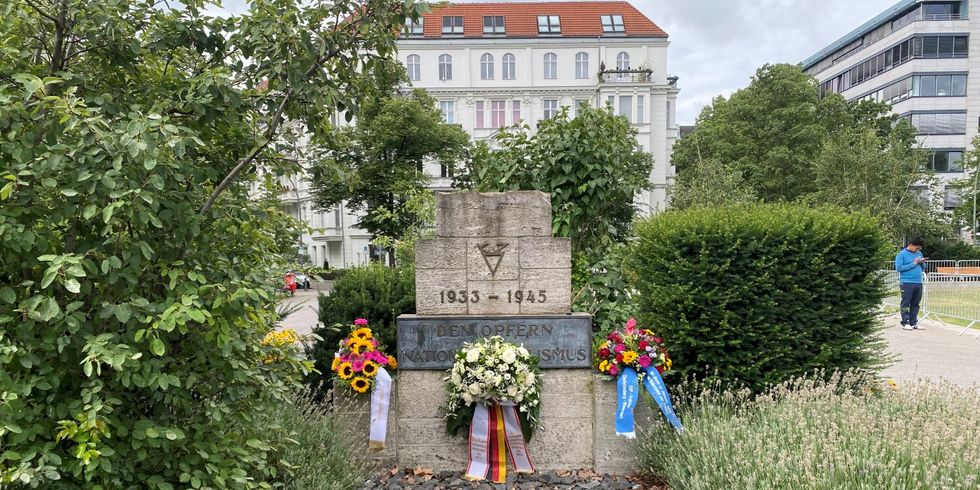 Das Stauffenberg-Attentat - Gedenken an einen Akt des Widerstands Gedenkstein Den Opfern des Nationalsozialismus