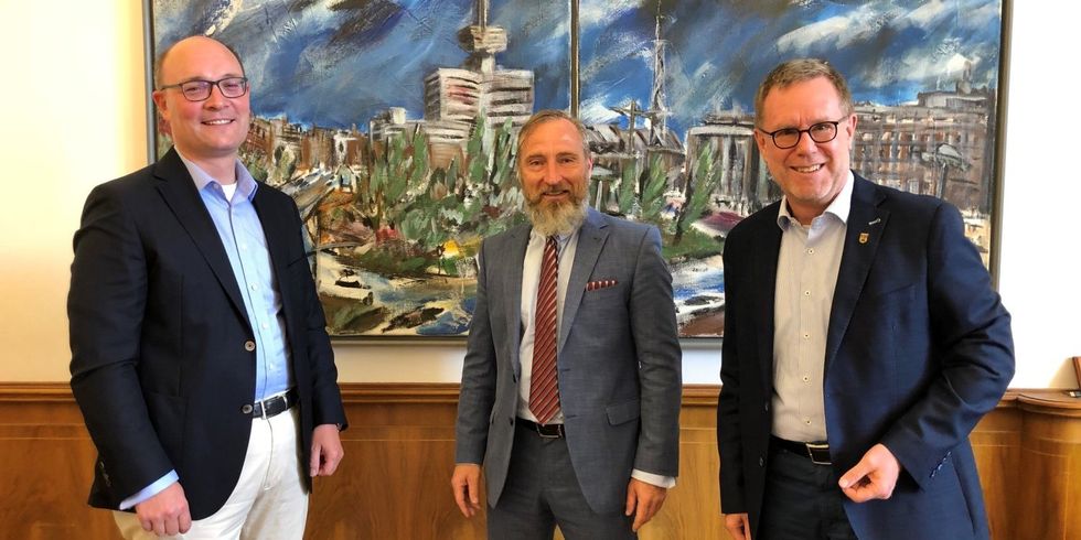 Bezirksbürgermeister Naumann empfängt Oberstleutnant d. R. vom Hagen