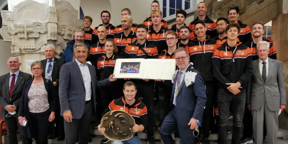 BR Volley zu Besuch im Rathaus Charlottenburg.