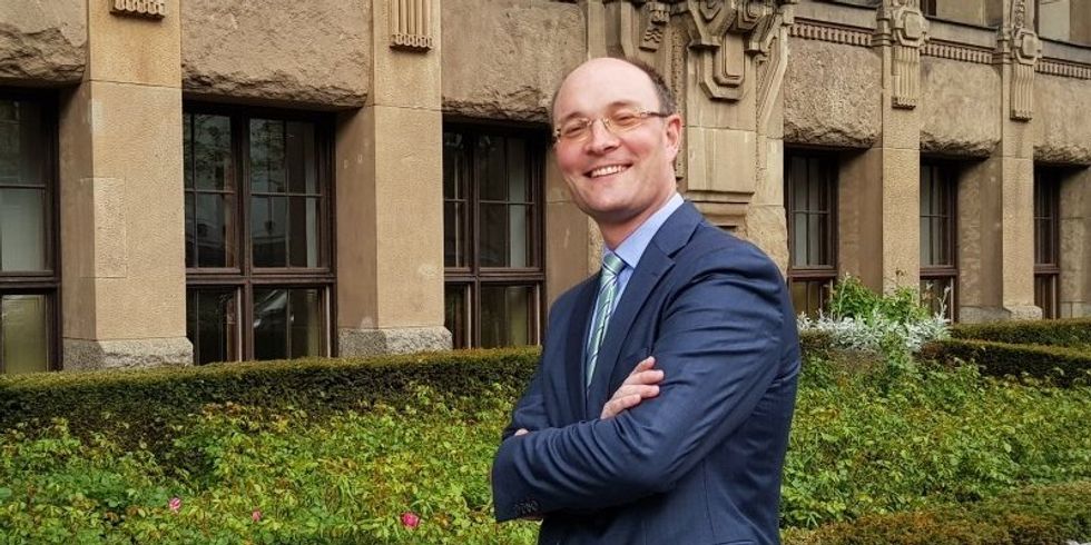 Bezirksstadtrat Arne Herz steht für Gespräche zur Verfügung.