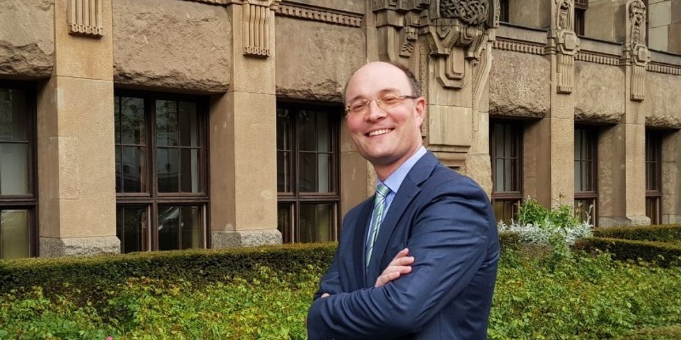 Bezirksstadtrat Arne Herz steht für Gespräche zur Verfügung.