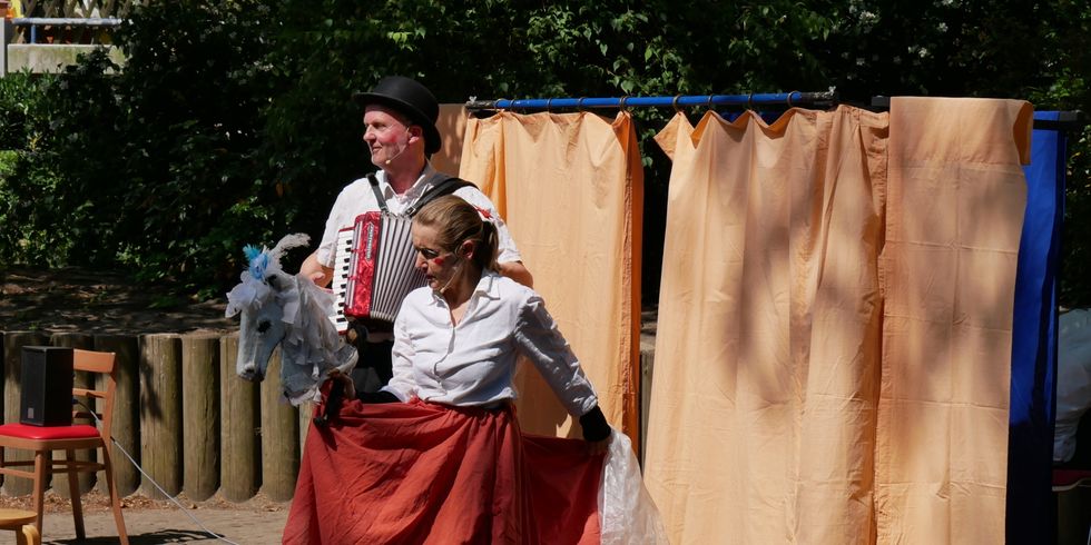 Aufführung des Theaters JARO.