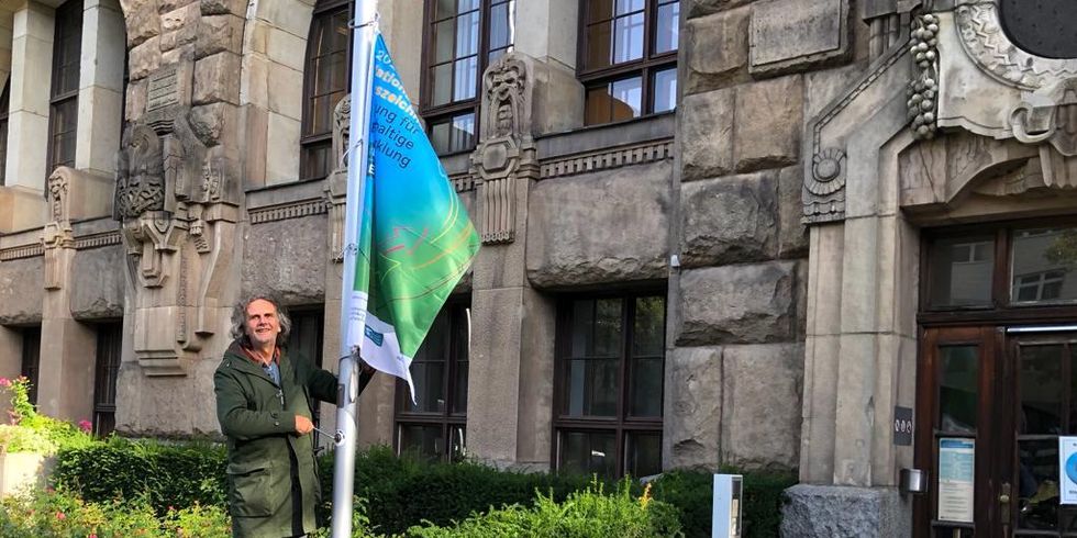 Zeichen setzen für nachhaltige Entwicklung: Umweltstadtrat Oliver Schruoffeneger