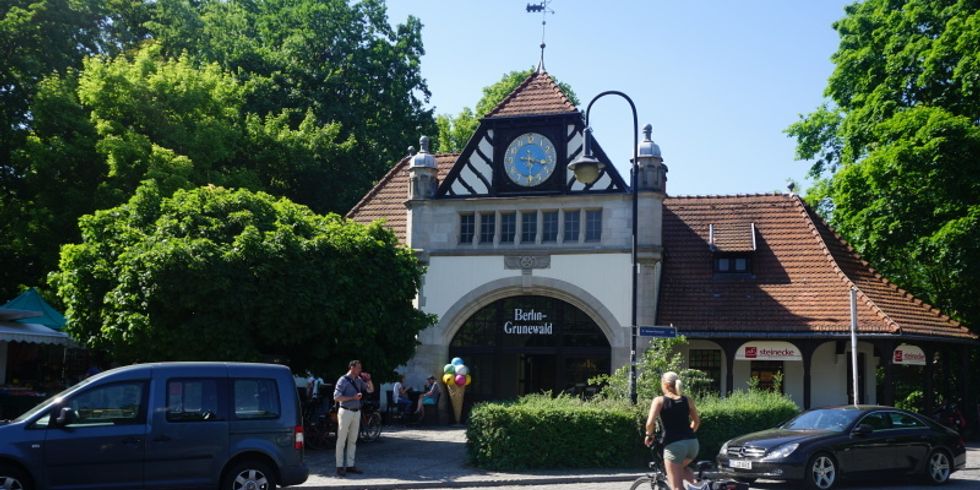 Ausgangspunkt des Kiezspaziergangs im November: der Bahnhof Grunewald.