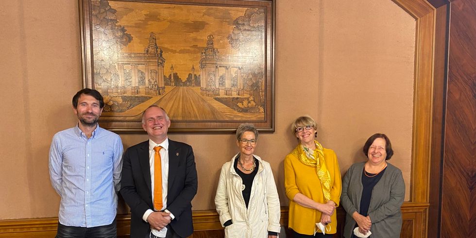 Stadtrat Detlef Wagner, David Deter mit Patientenfürsprecherinnen