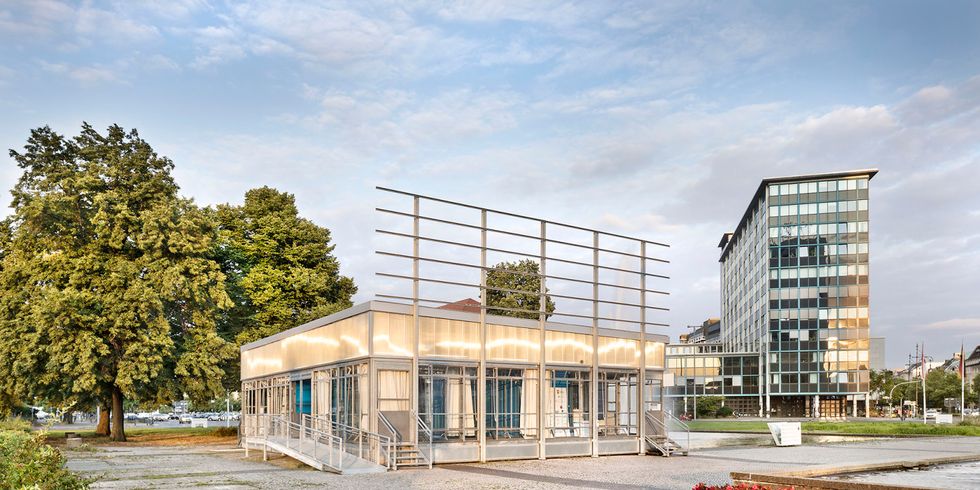 BHROX bauhaus auf der Mittelinsel des Ernst-Reuter-Platzes