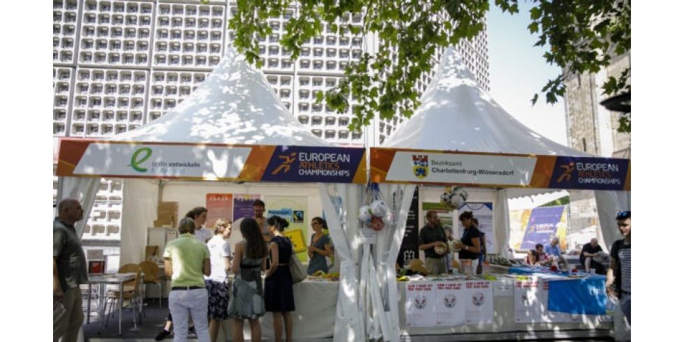 SDG-Stand und Mitmach-Aktionen auf der Fanmeile am Breitscheidplatz