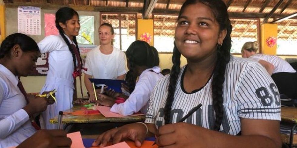 Tanzaufführung "Wah-Du-Raa“ des Partnerschaftsprojektes der SBNE, Nelson-Mandela-Schule und die St Anne's School/Sri Lanka