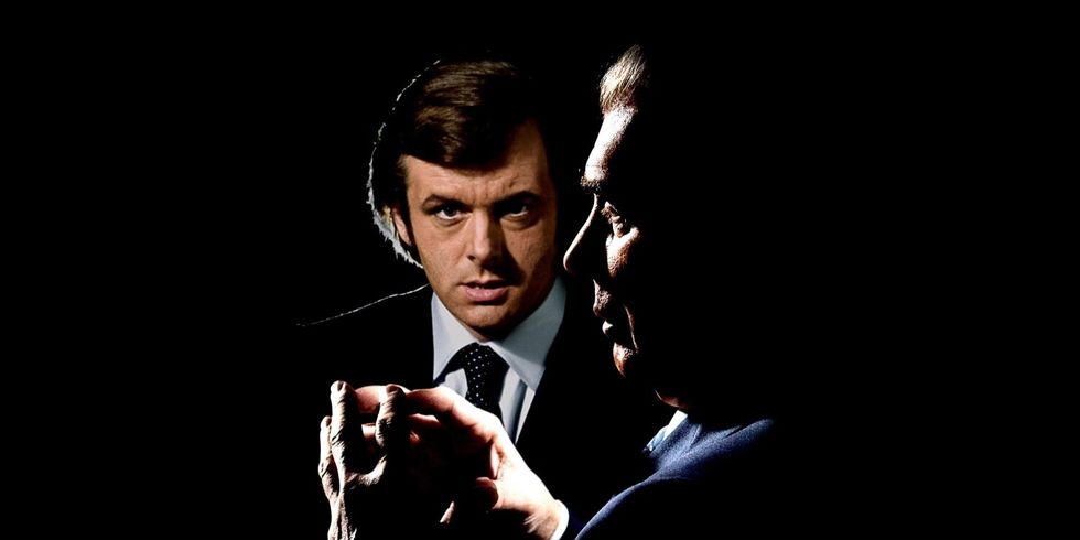 Filmfoto, das den US-Präsident Nixon und dem Jornalisten David Frost zeigen soll